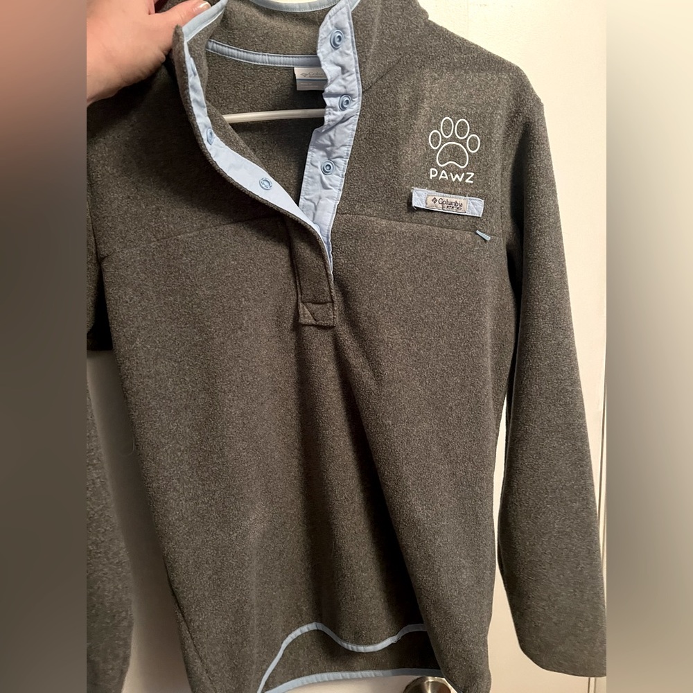 Columbia pullover, grey with blue trim, PAWZ awareness tag